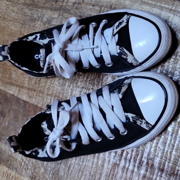 Kid's Converse - Picture 1 of 5